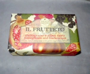 Mýdlo Il frutteto - granátové jablko a černý rybíz...