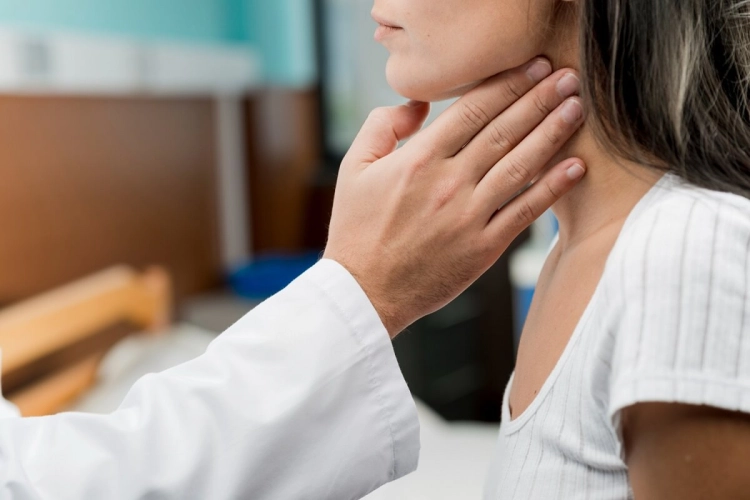 
 
 Co je štítná žláza
 
 štítná žláza, latinsky pod názvem glandula thyroidea, je malý orgán, který připomíná tvar motýla...